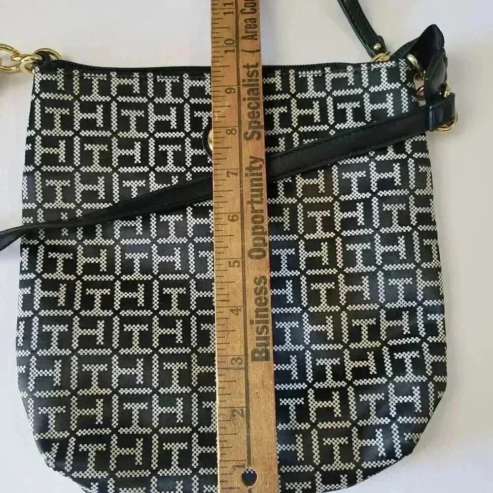 TOMMY HILFIGER MONOGRAM CROSSBODY MESSENGER BAG PURSE Black/White Gold Hardware - Picture 8 of 9